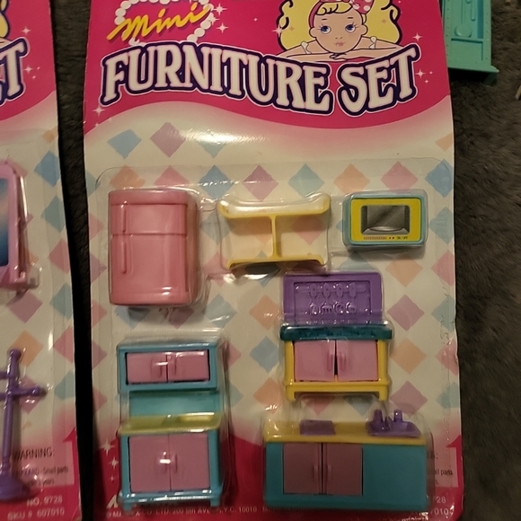 Vintage Mannix Dollhouse Furniture Sets - Picture 2 of 7